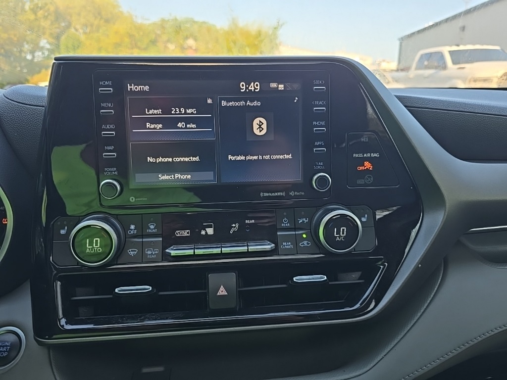 2021 Toyota Highlander XLE photo 23