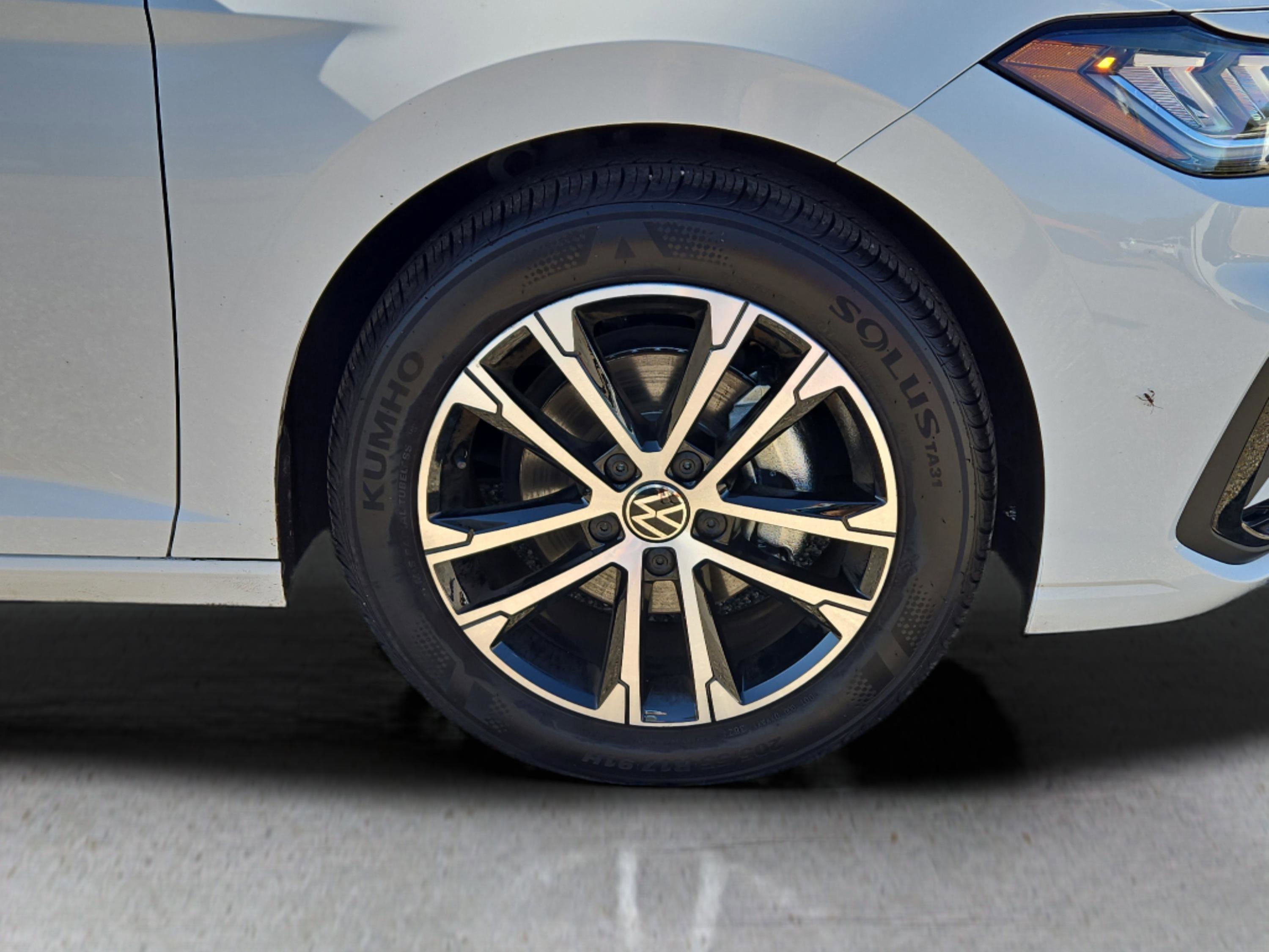 2025 Volkswagen Jetta Sport photo 4