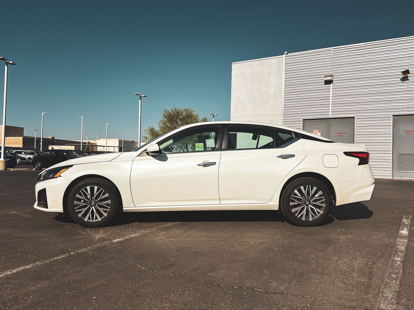 2023 Nissan Altima 2.5 SV photo 2