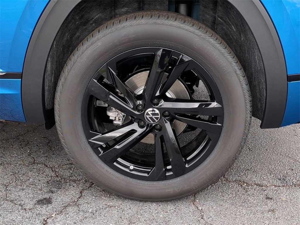 2025 Volkswagen Atlas Cross Sport SEL R-Line photo 32