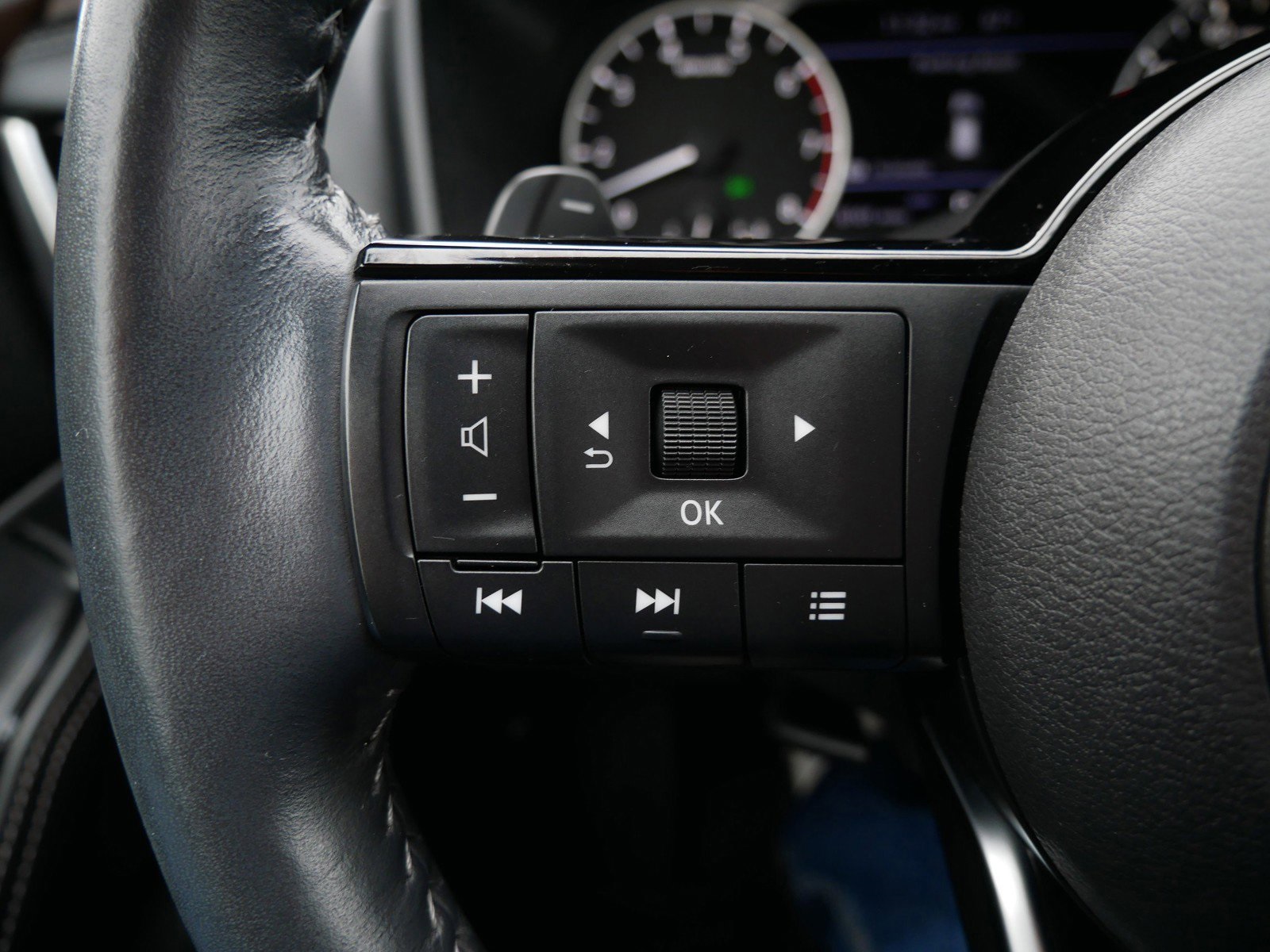 2023 Nissan Rogue SV photo 26