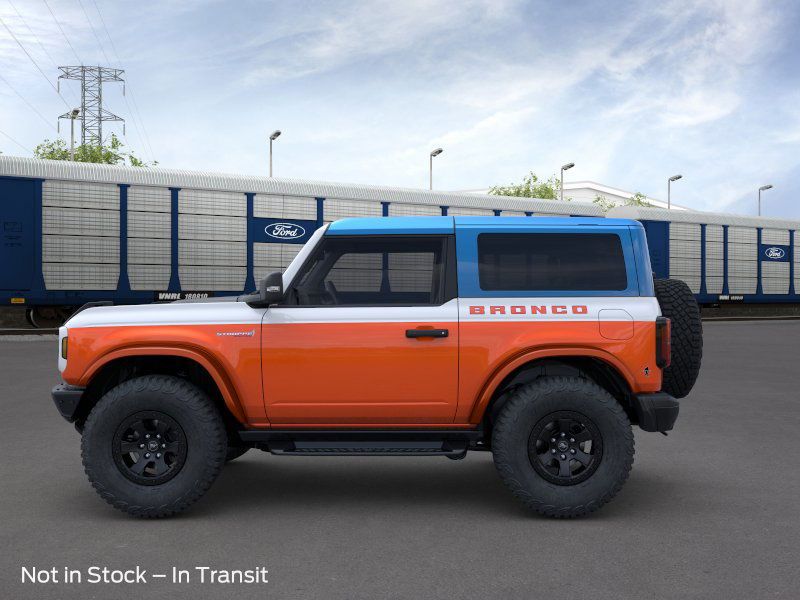 2025 Ford Bronco First Edition photo 2