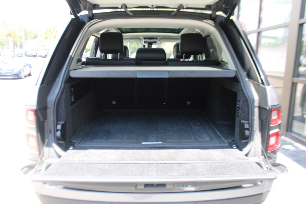 2020 Land Rover Range Rover HSE photo 31