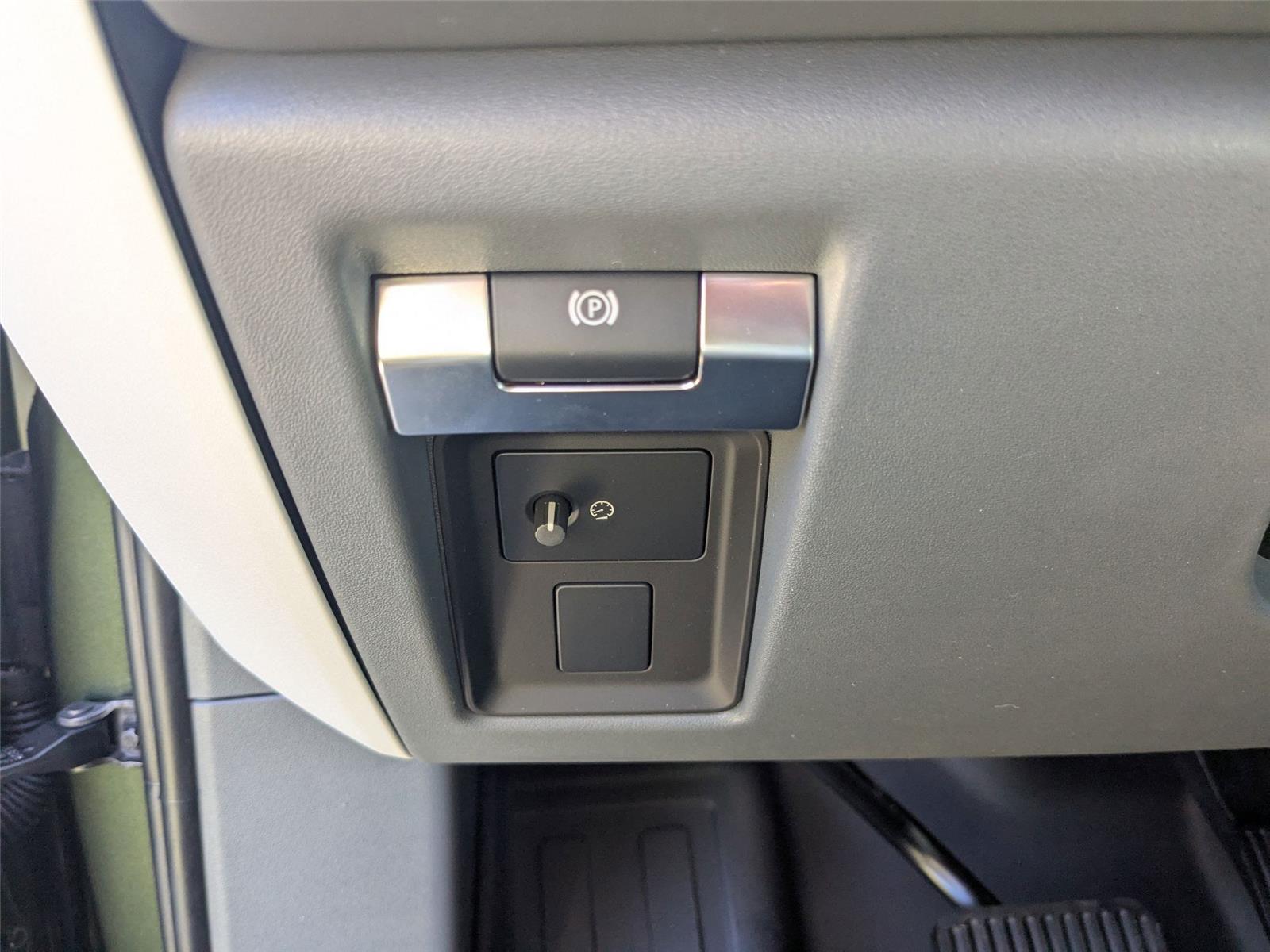2026 Land Rover Defender 110 S photo 16