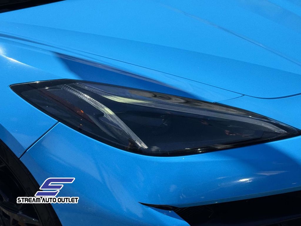 2021 Chevrolet Corvette Stingray 3LT photo 2