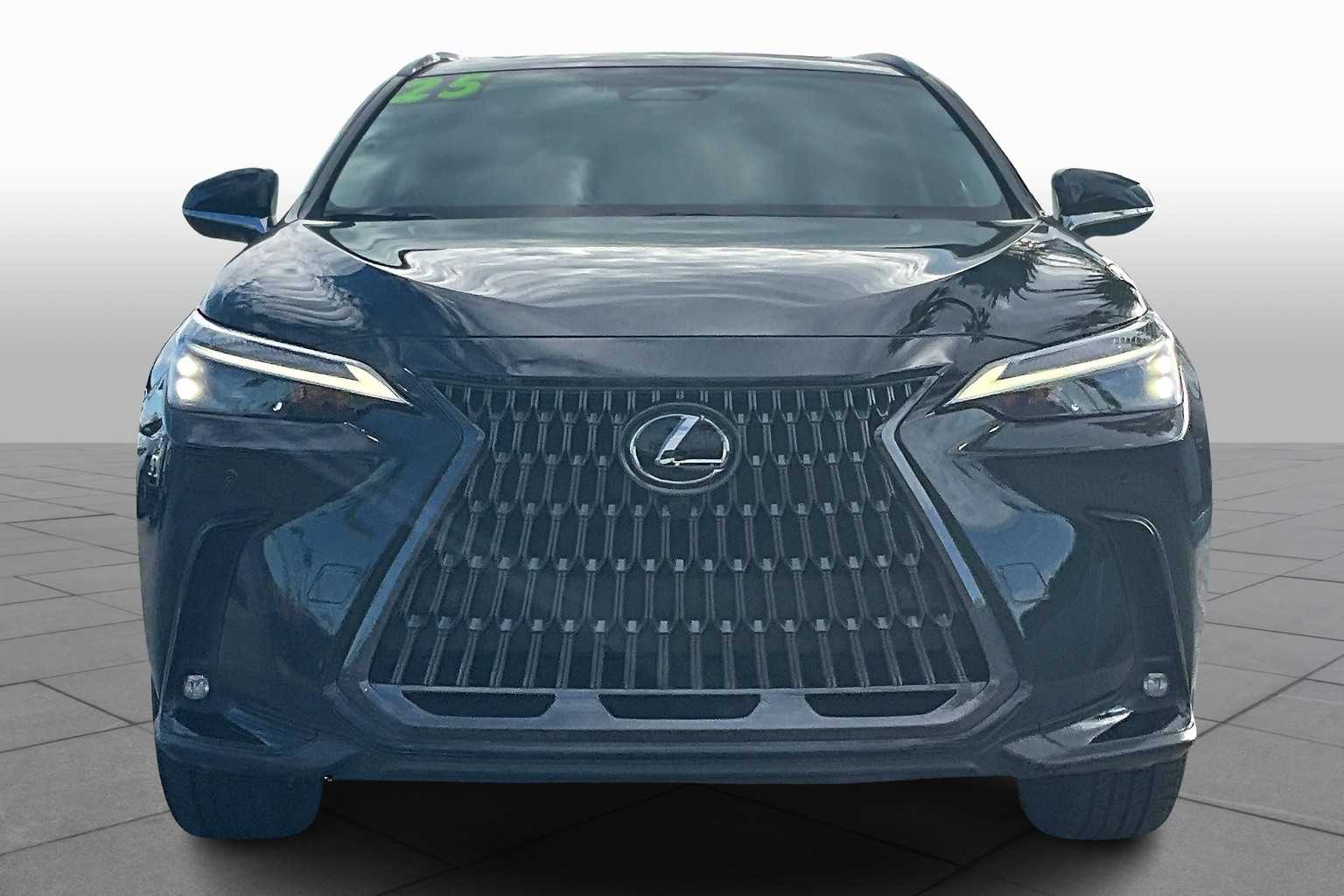 2025 Lexus NX Premium AWD photo 3
