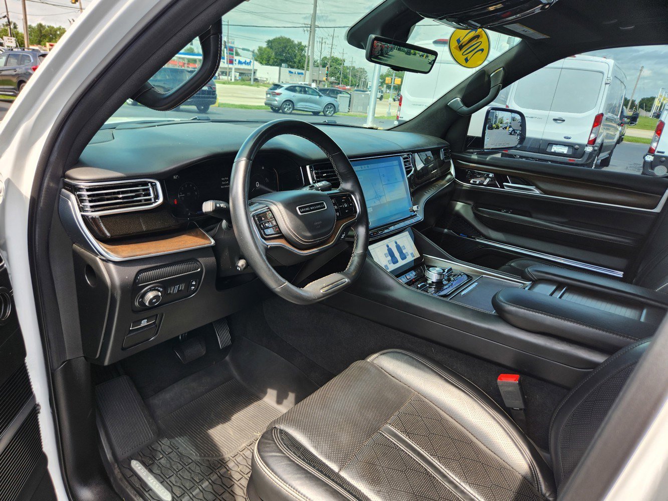 2022 Jeep Grand Wagoneer II photo 2