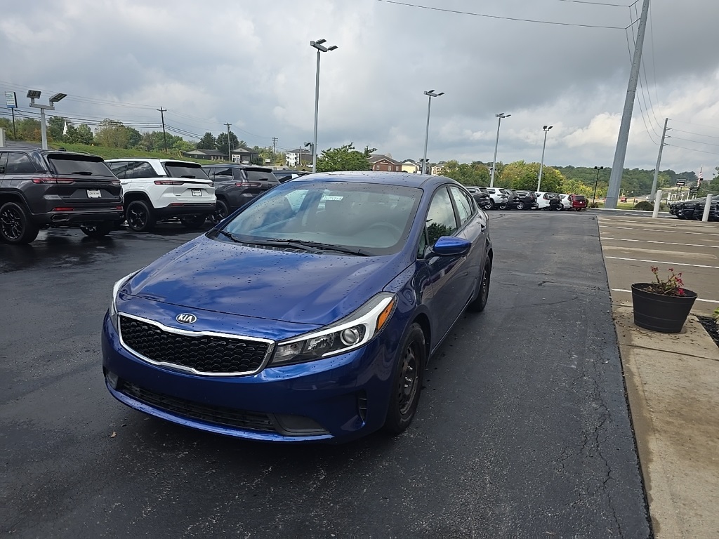 2017 Kia Forte LX Base photo 3