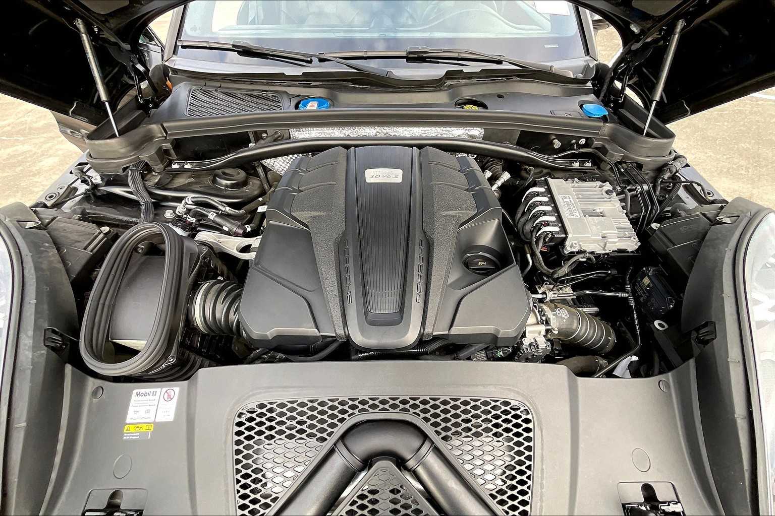 2021 Porsche Macan S photo 28