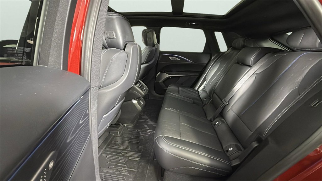 2024 Cadillac Lyriq Luxury photo 29