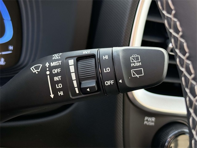 2025 Hyundai Venue SEL photo 25