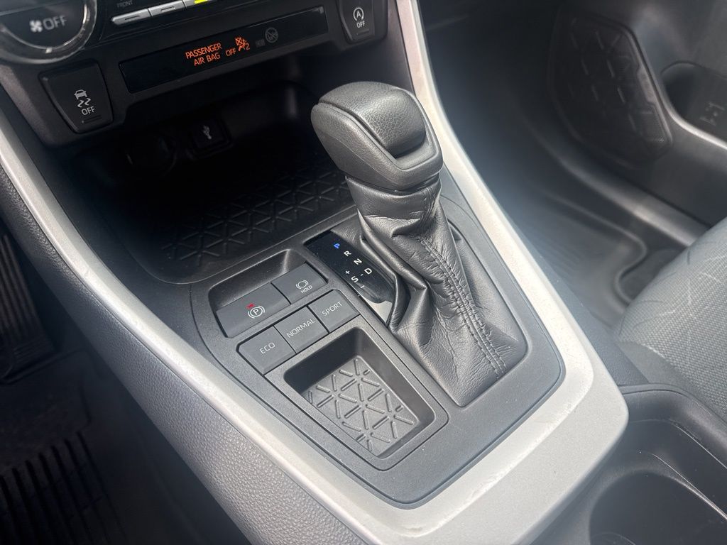 2021 Toyota RAV4 XLE photo 15