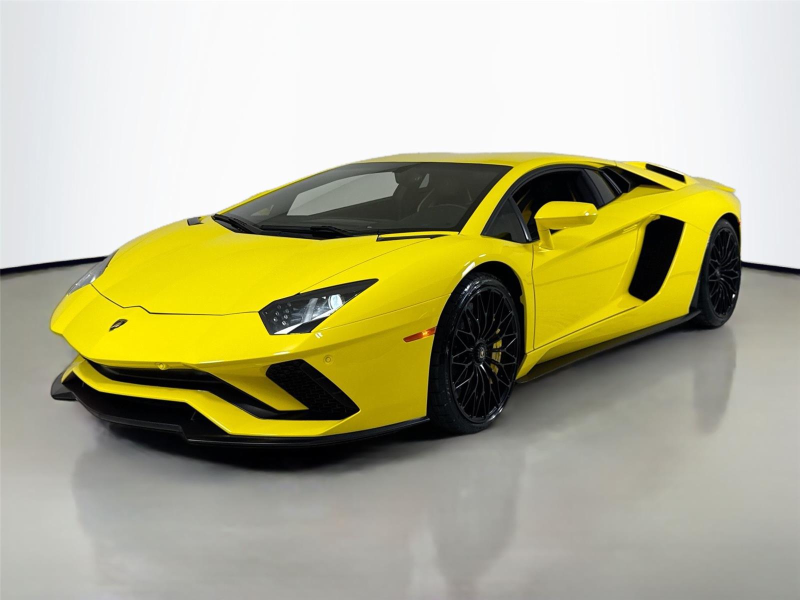 2018 Lamborghini Aventador photo 32