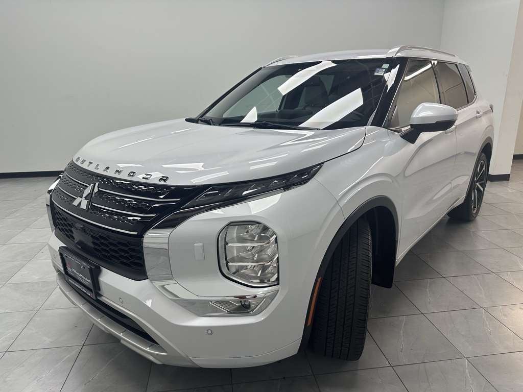 2023 Mitsubishi Outlander SEL photo 2