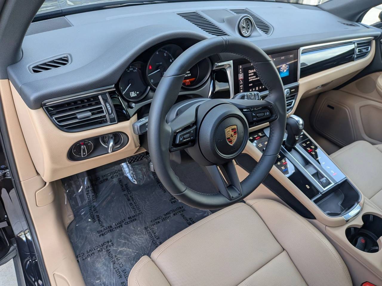 2025 Porsche Macan Base photo 2