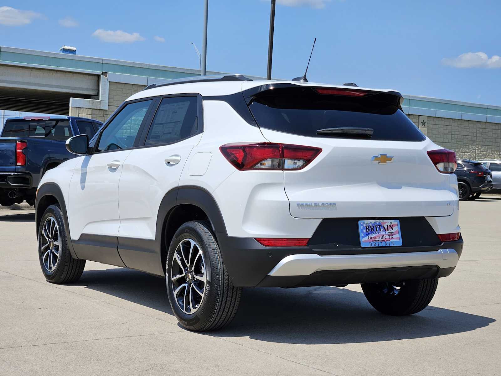 2026 Chevrolet Trailblazer LT photo 2
