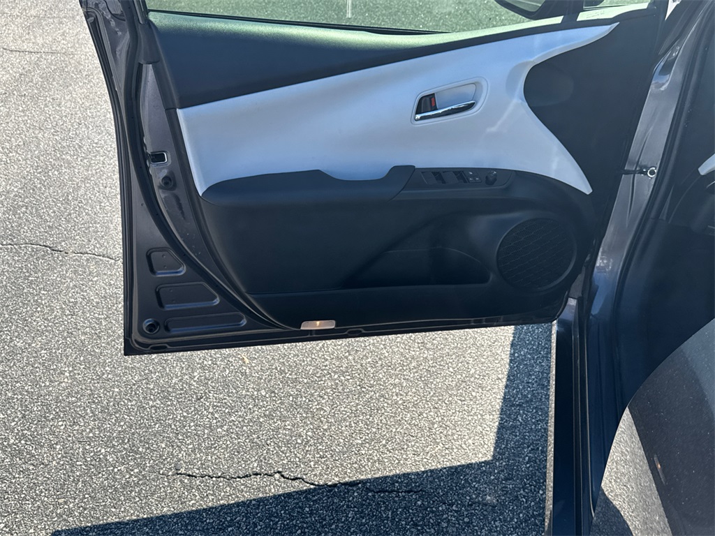 2022 Toyota Prius XLE photo 10