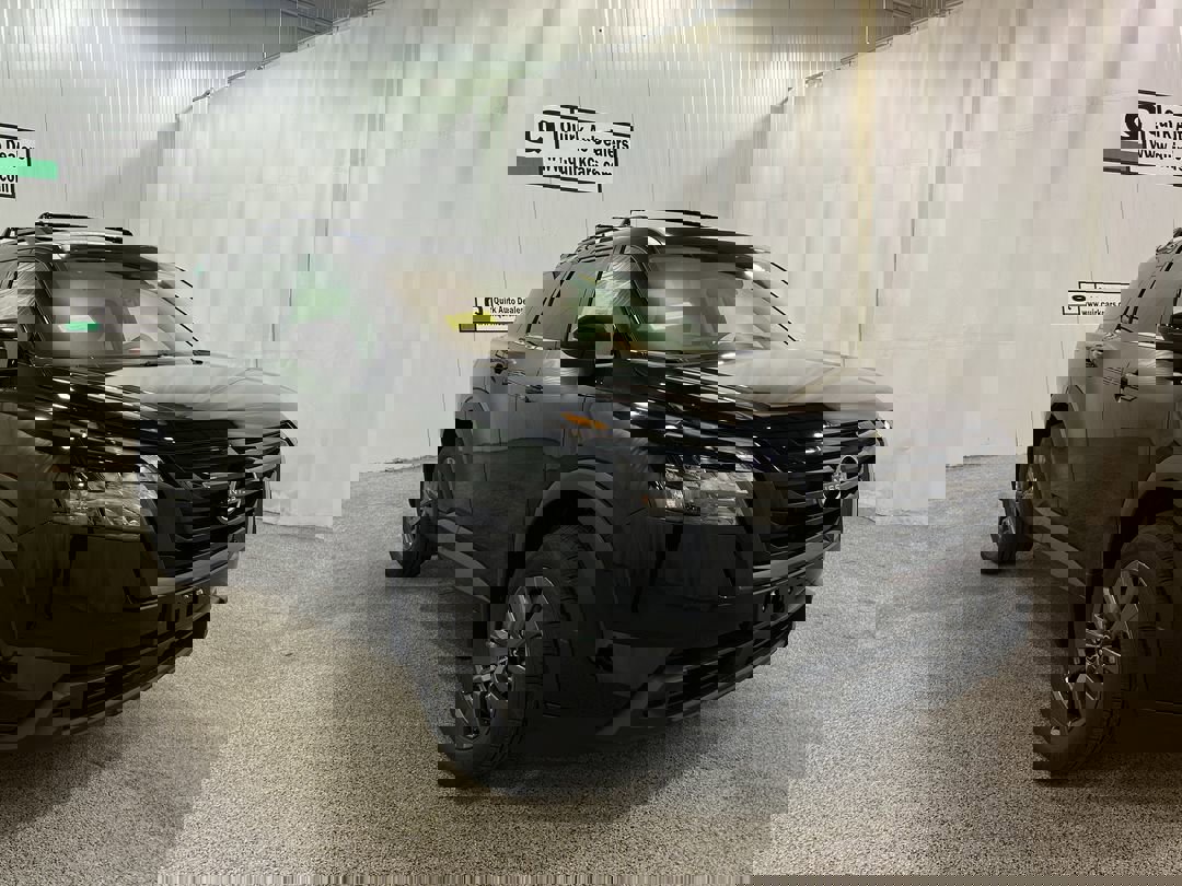 2025 Nissan Pathfinder SV's photo