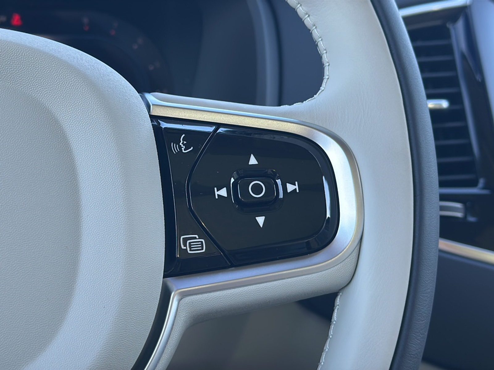 2025 Volvo XC90 AWD photo 11