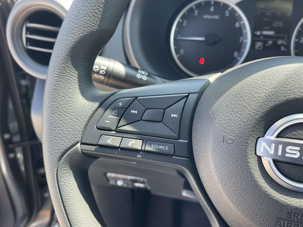 2025 Nissan Kicks Play S photo 20