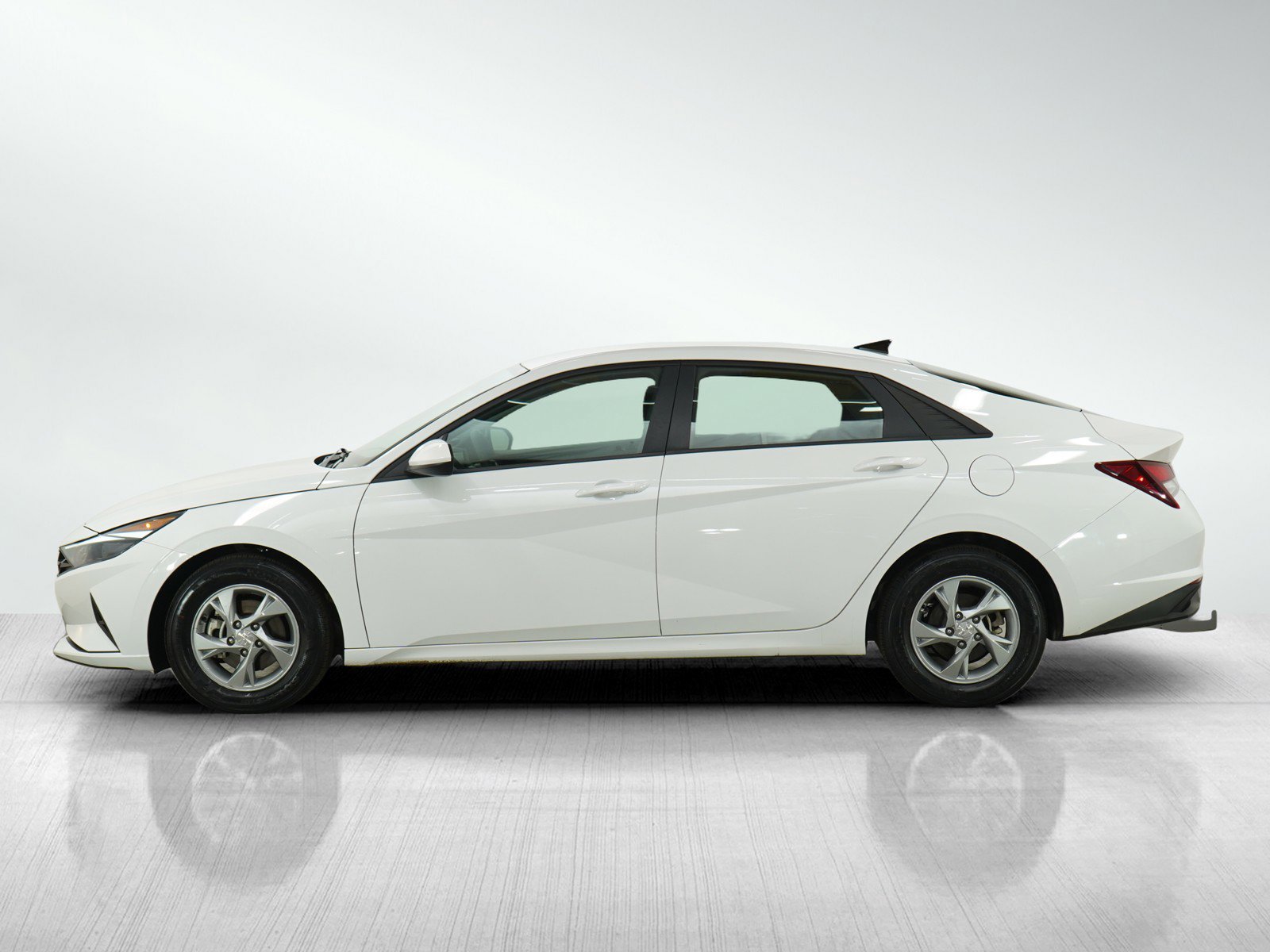 Used 2023 Hyundai Elantra SE with VIN 5NPLL4AG7PH101699 for sale in Minneapolis, Minnesota