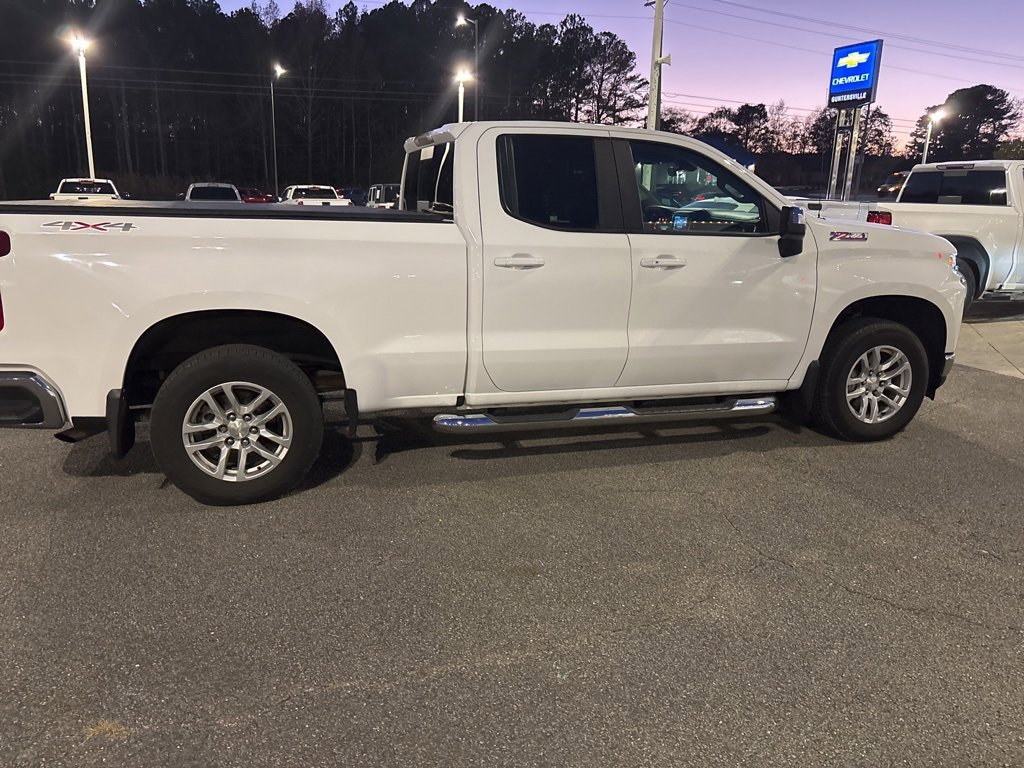2020 Chevrolet Silverado 1500 LT photo 3