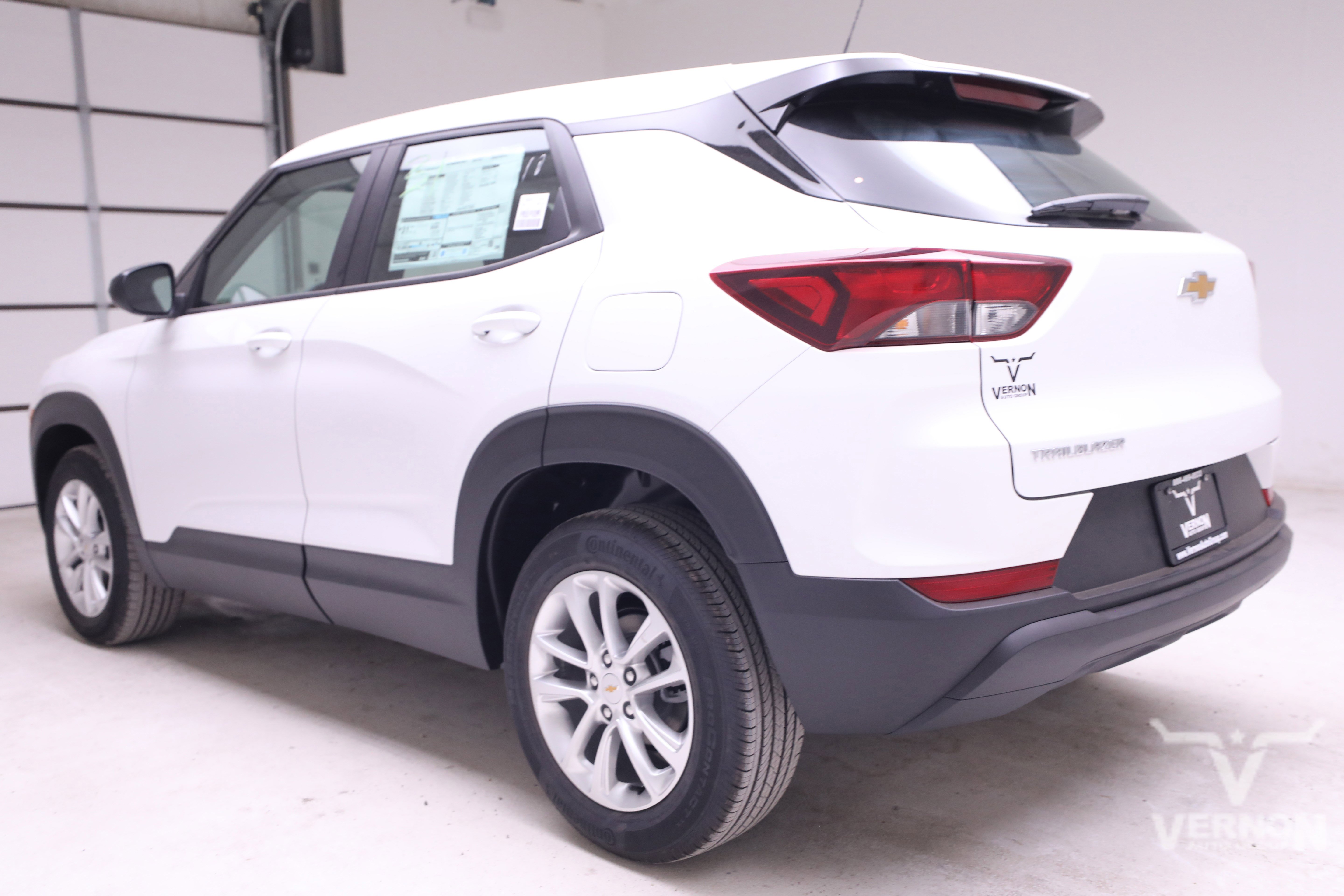 2026 Chevrolet Trailblazer LS photo 3