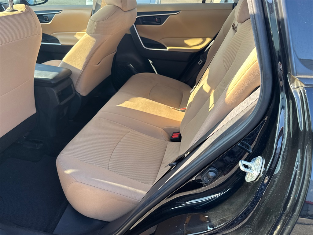 2021 Toyota RAV4 LE photo 20
