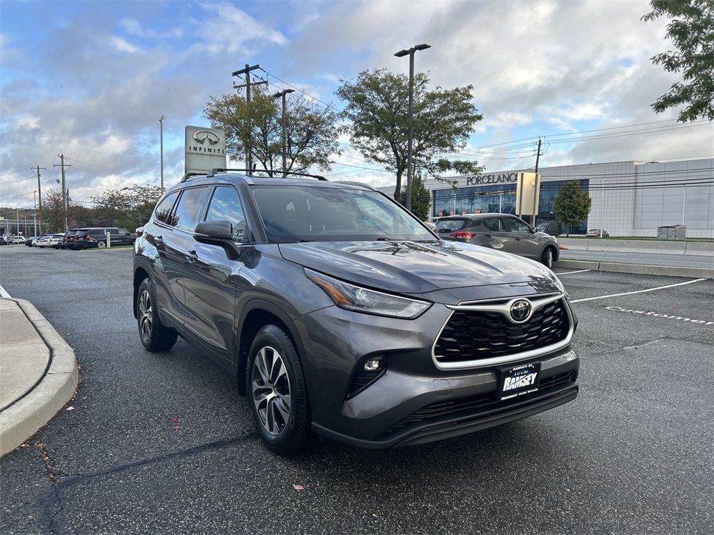 2021 Toyota Highlander XLE's photo