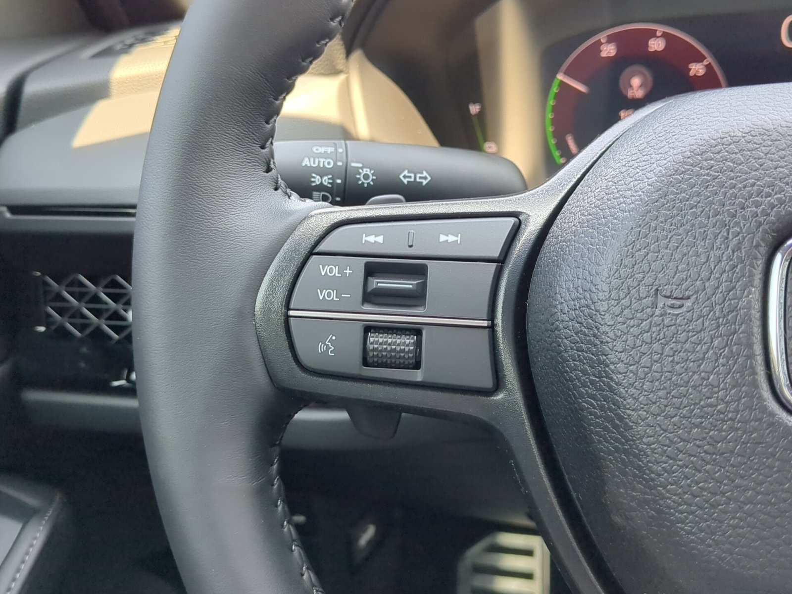 2025 Honda Accord Hybrid Sport-L photo 13