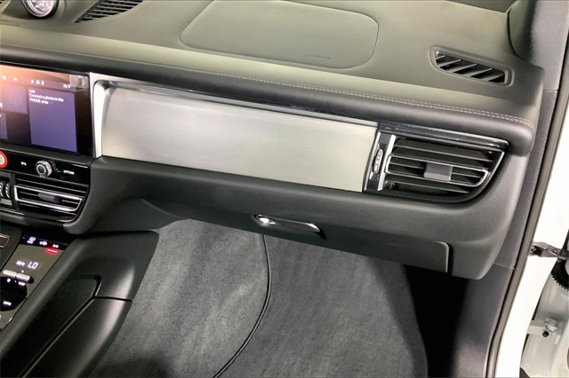 2023 Porsche Macan T photo 17