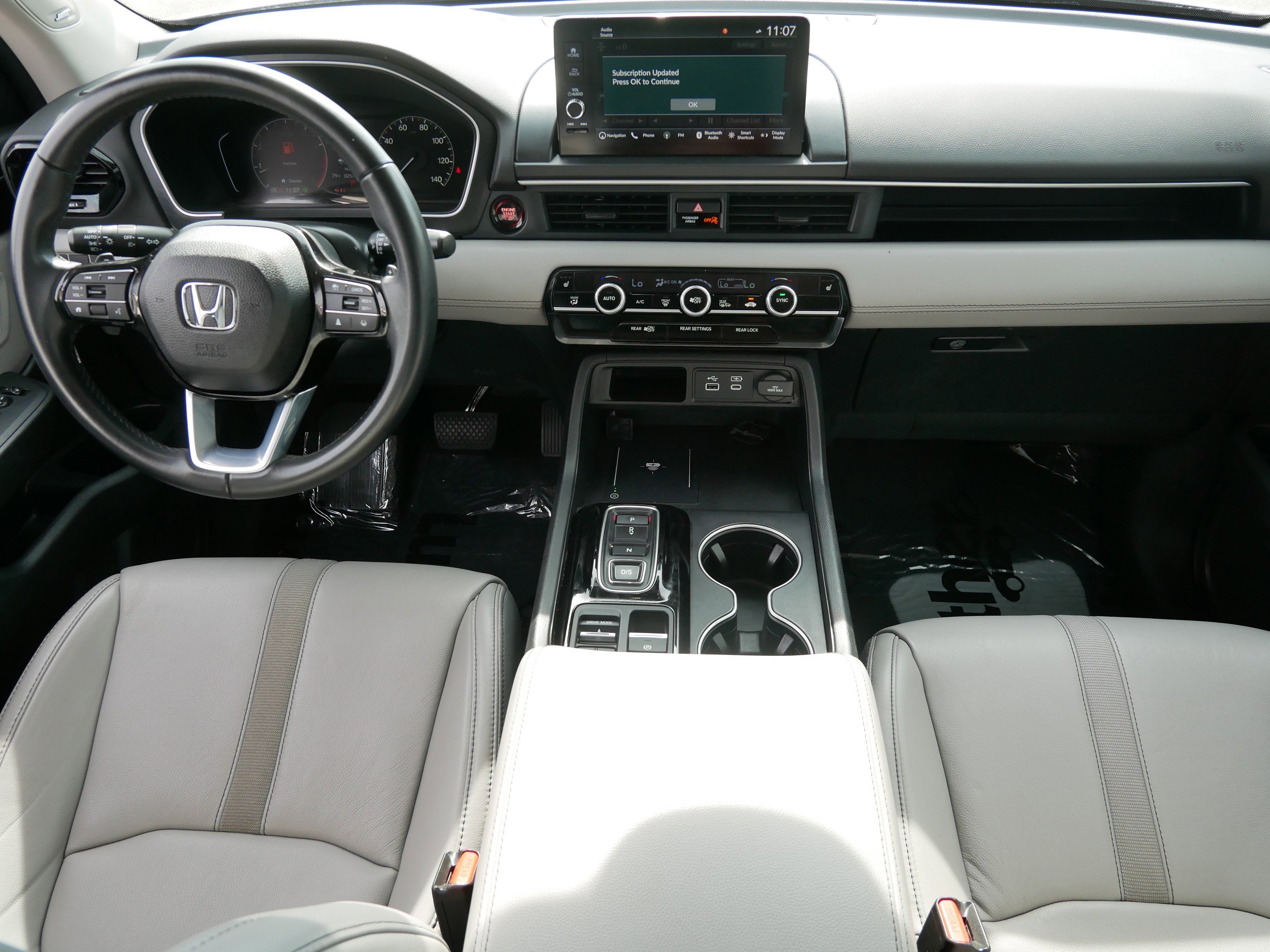 2023 Honda Pilot Touring photo 4