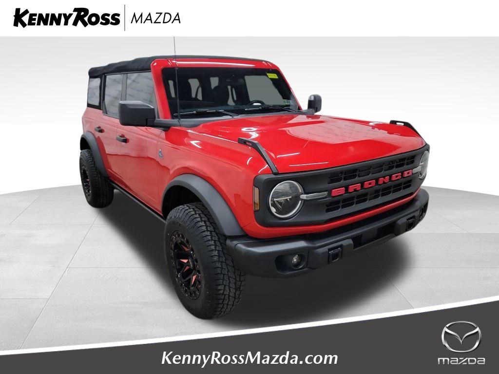 2023 Ford Bronco 4-Door Black Diamond's photo