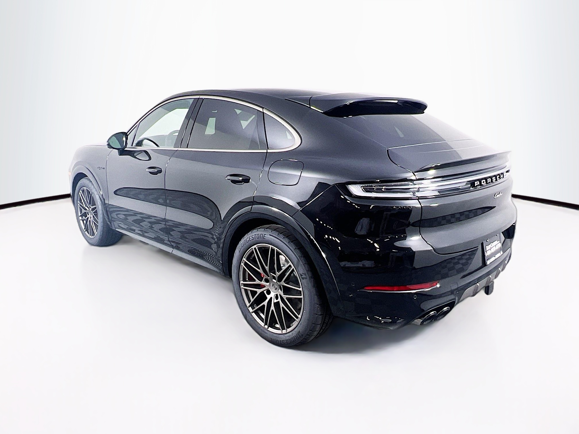 2025 Porsche Cayenne Turbo E-Hybrid Coupe photo 3
