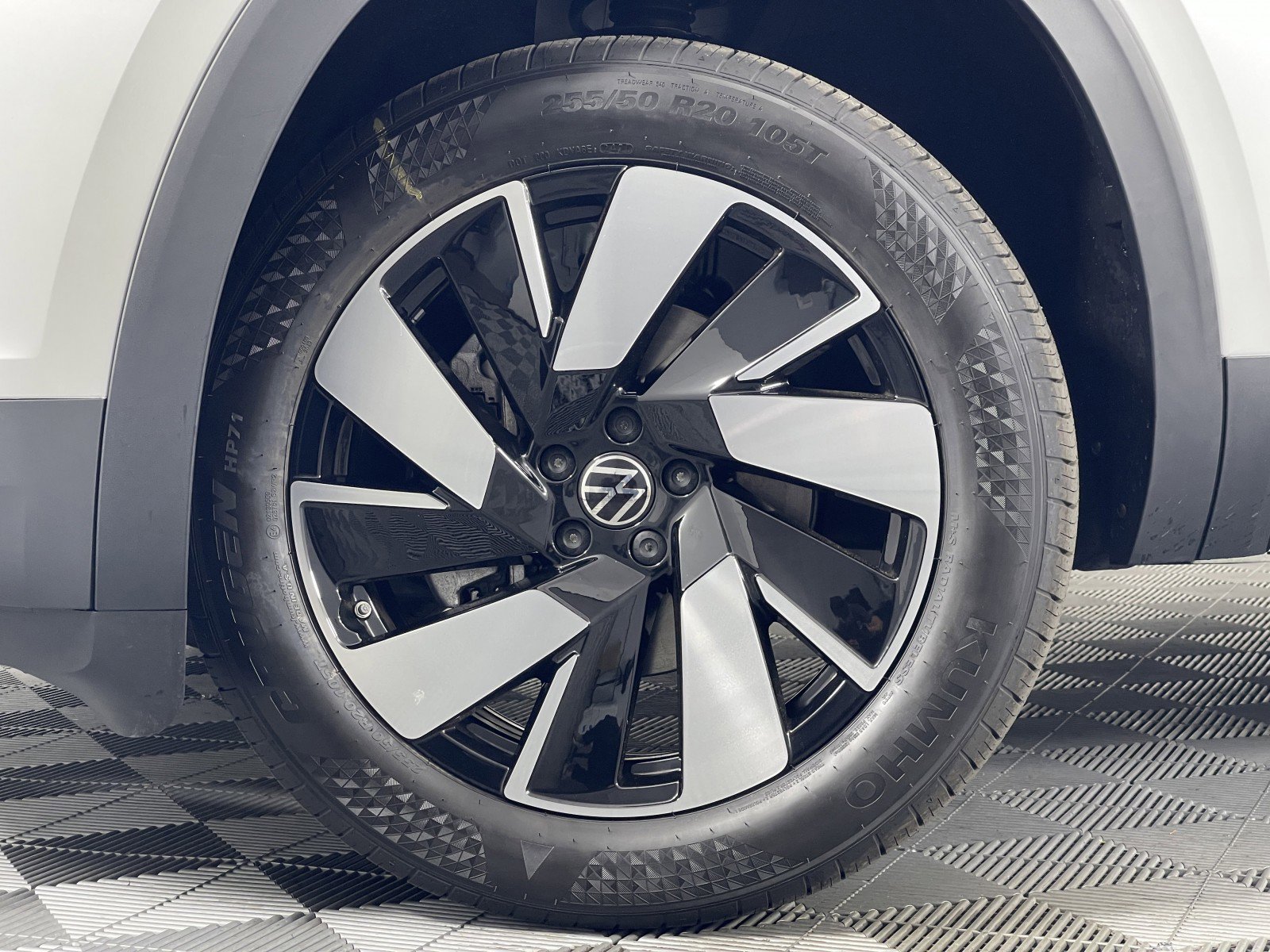 2026 Volkswagen Atlas Cross Sport SEL photo 3