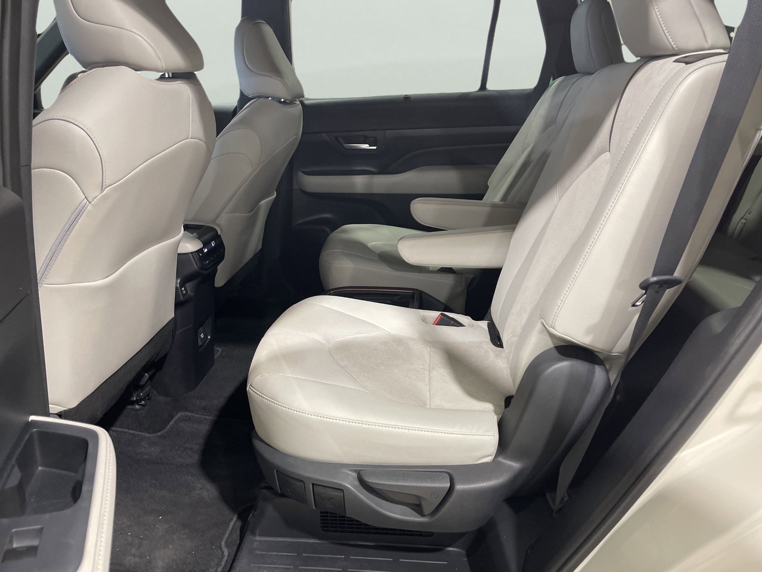 2024 Toyota Grand Highlander Hybrid MAX photo 13