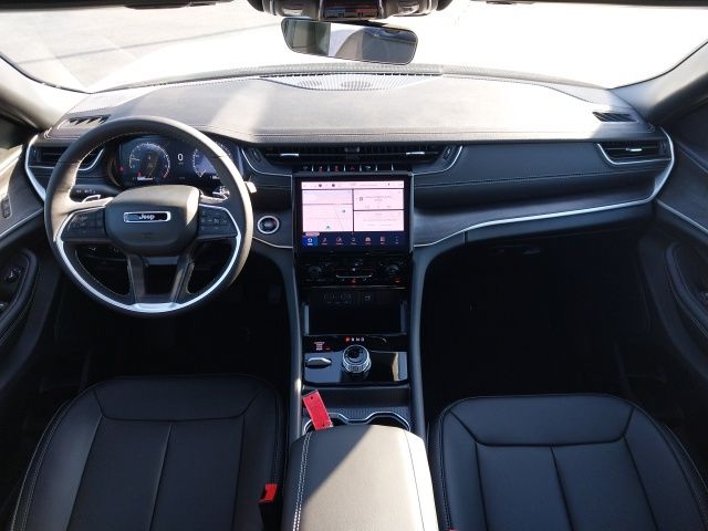 2025 Jeep Grand Cherokee Limited photo 2