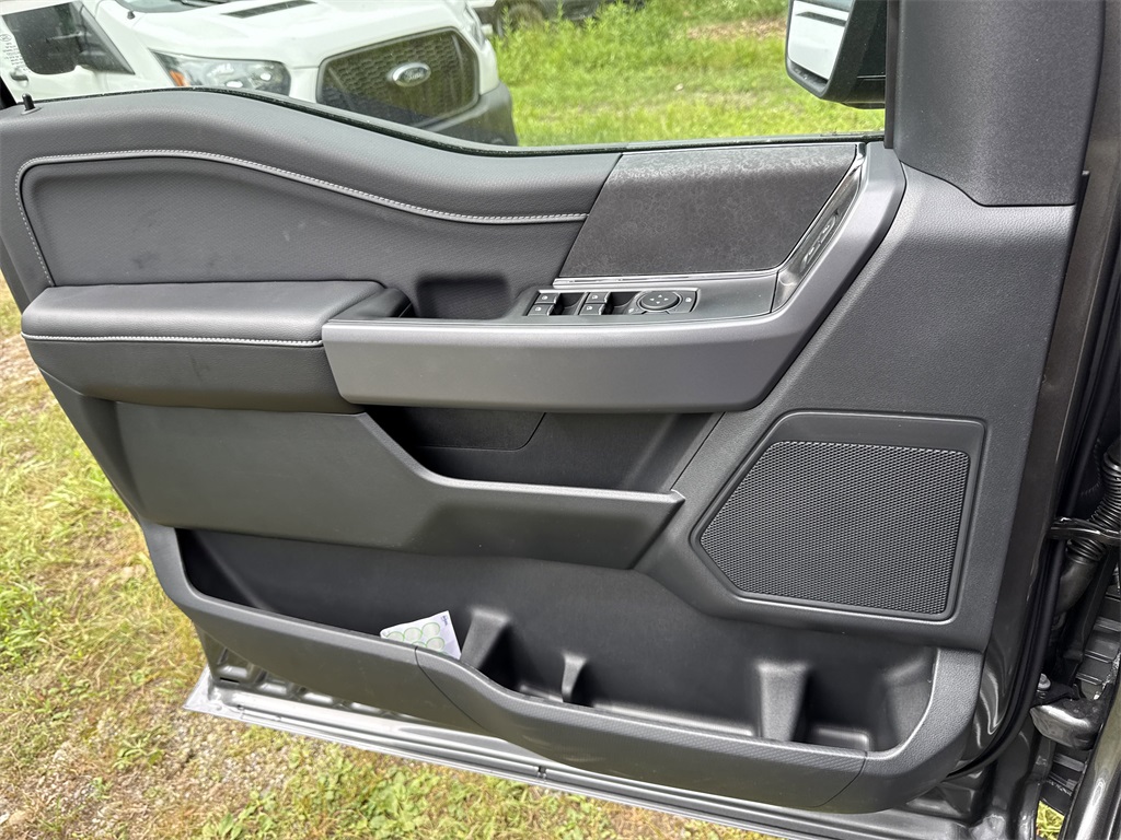 2025 Ford F-150 XLT photo 19