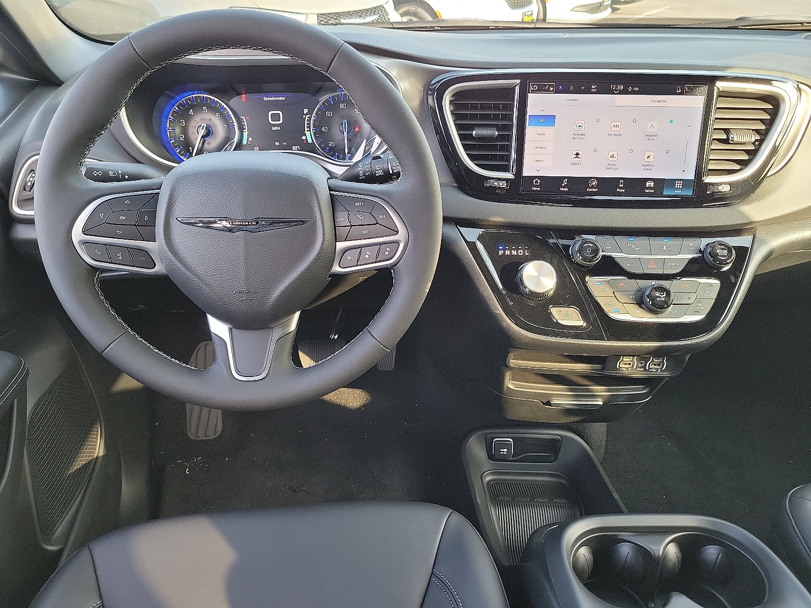 2025 Chrysler Voyager LX photo 4