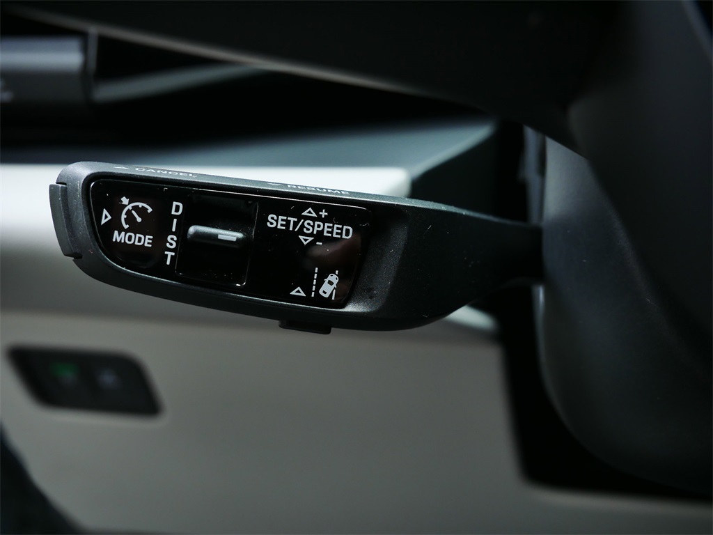 2024 Porsche Macan Electric 4 photo 17