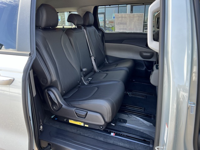 2026 Kia Carnival EX photo 17
