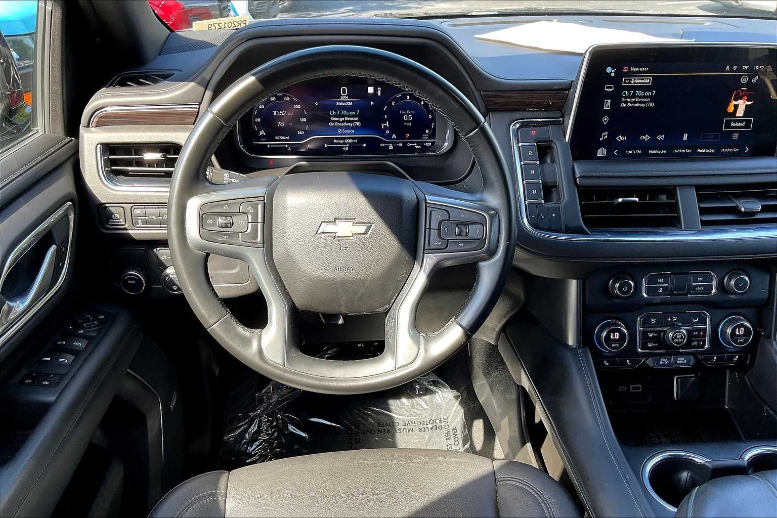 2023 Chevrolet Suburban LT photo 5