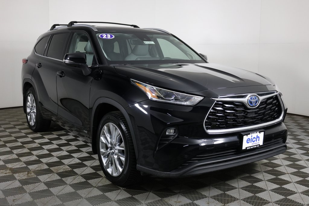 2023 Toyota Highlander Limited's photo