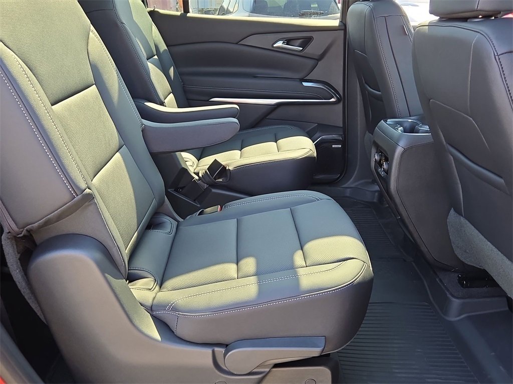 2025 Chevrolet Traverse photo 32