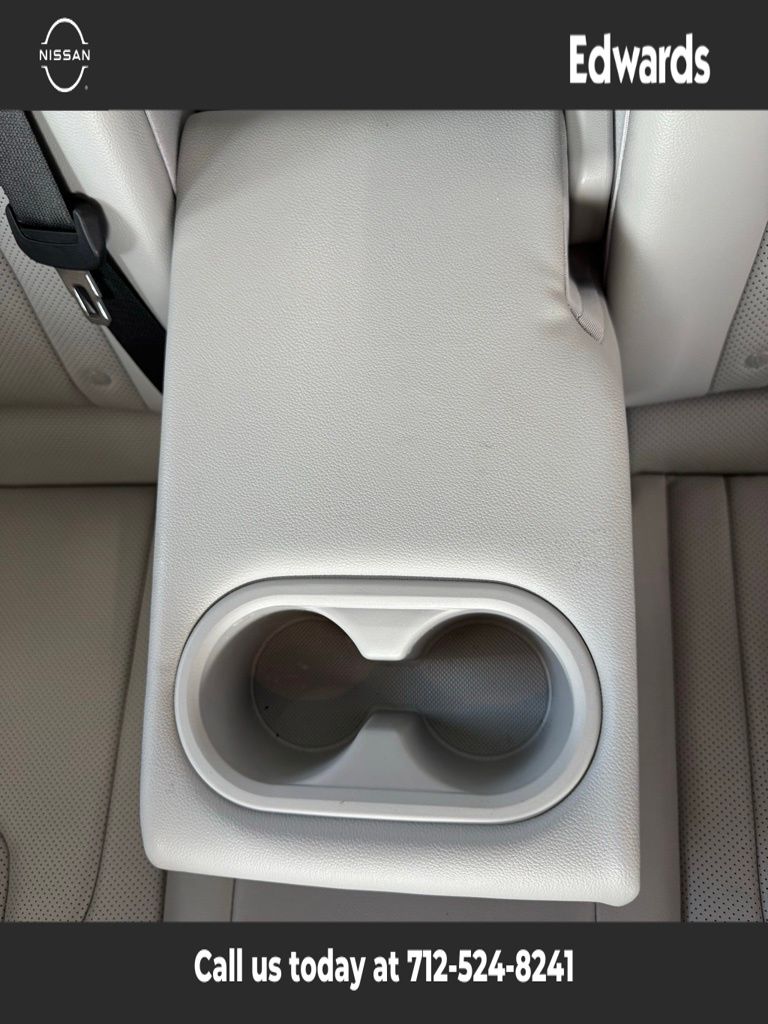 2024 Hyundai Elantra Limited photo 13