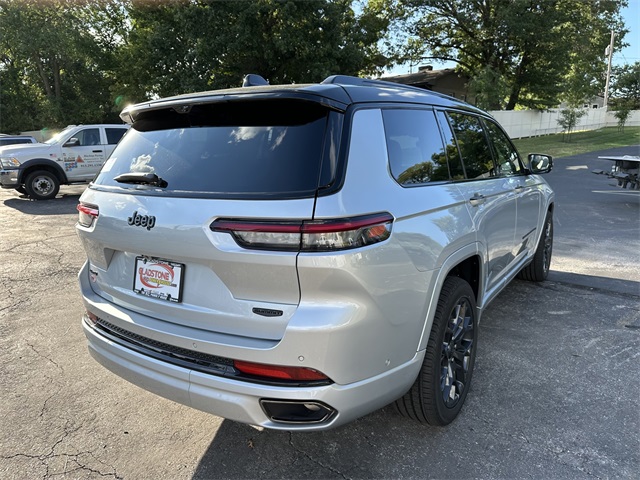 2025 Jeep Grand Cherokee L Summit photo 5