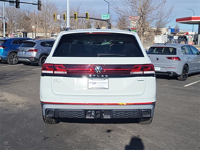 2025 Volkswagen Atlas Peak Edition SE photo 3