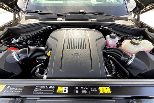 2025 Land Rover Range Rover SE photo 9