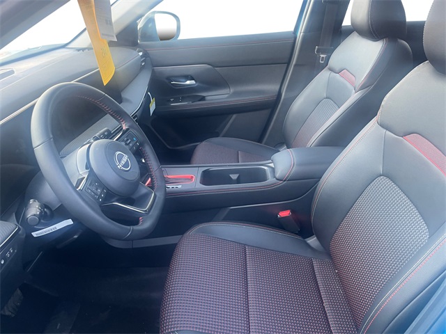 2025 Nissan Kicks SR photo 4
