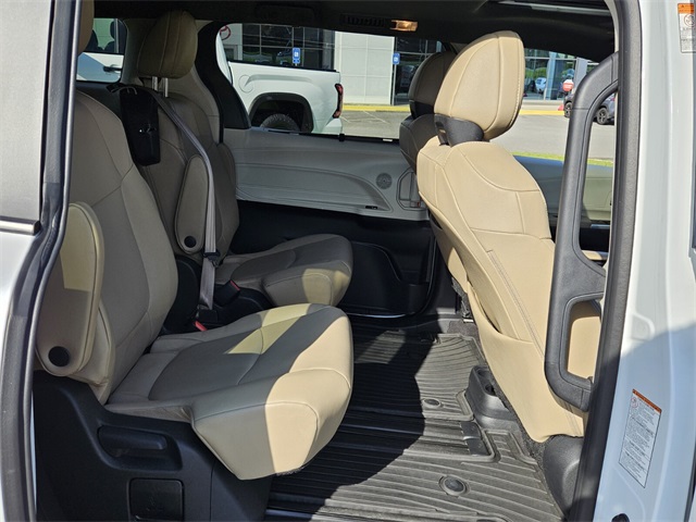 2024 Toyota Sienna XLE photo 16